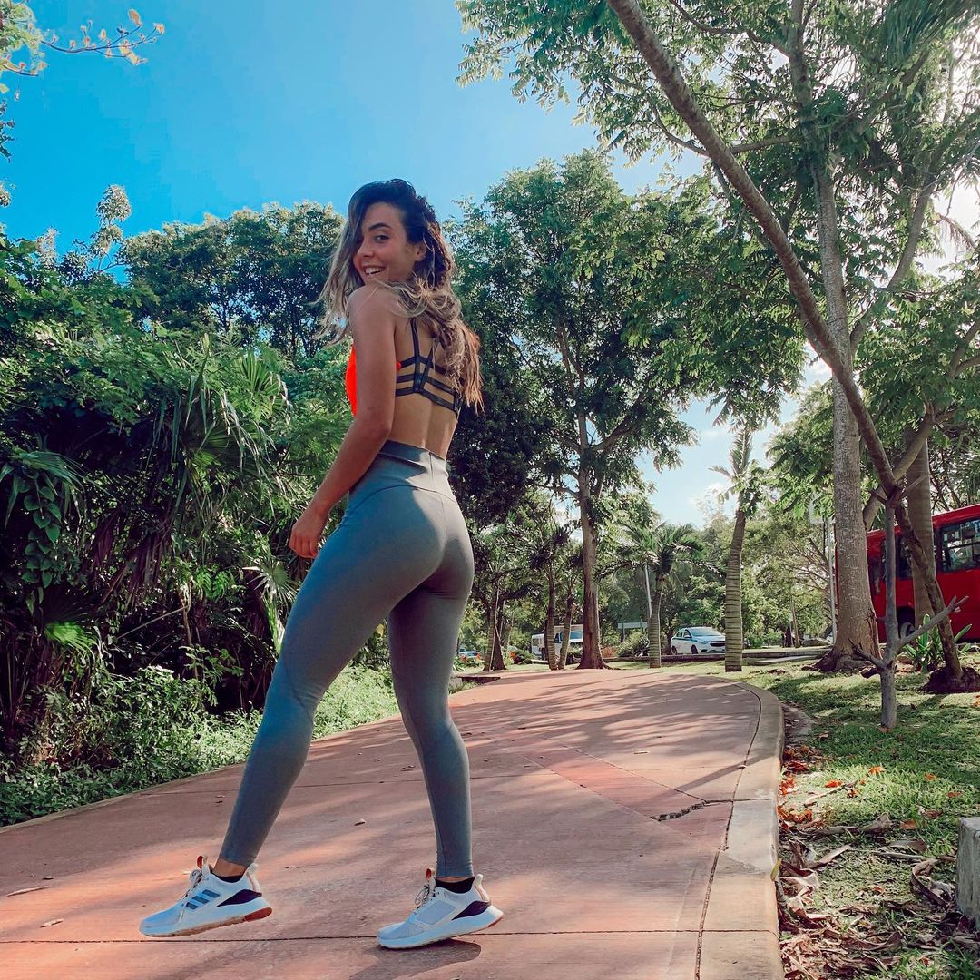 Ana-Chacon-Wallpapers-Insta-Fit-Bio-18